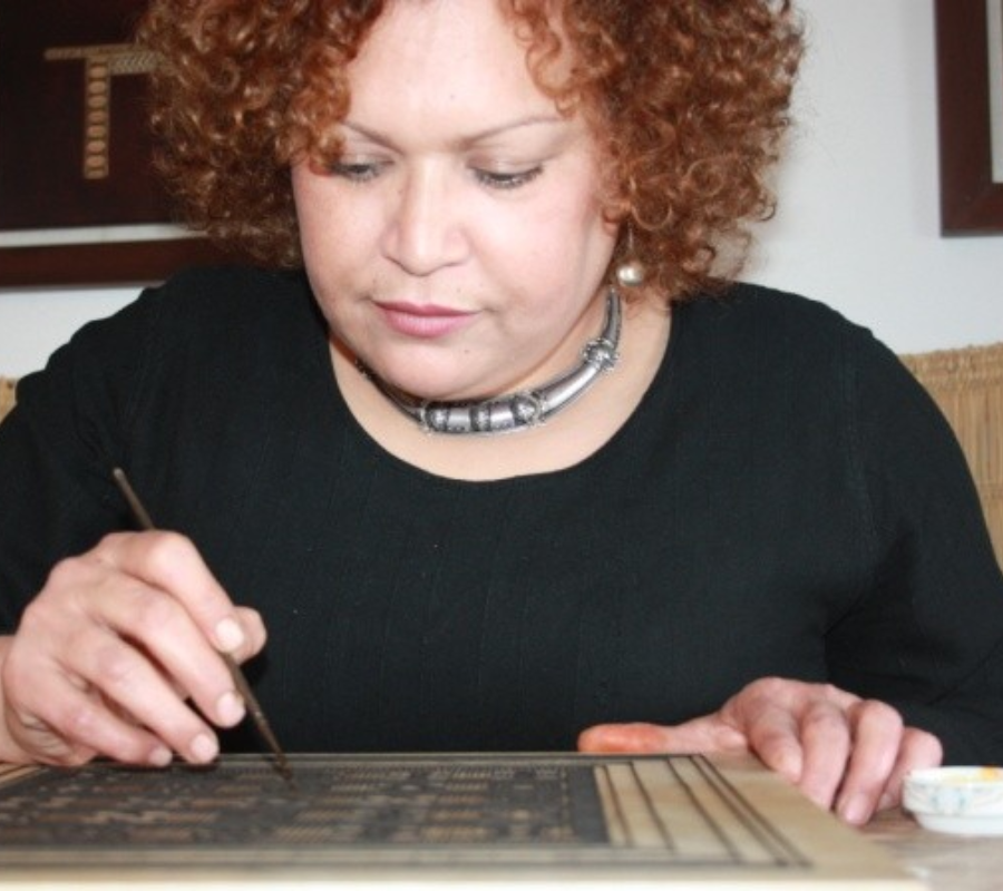 Souad Attabi artiste peintre à Essaouira